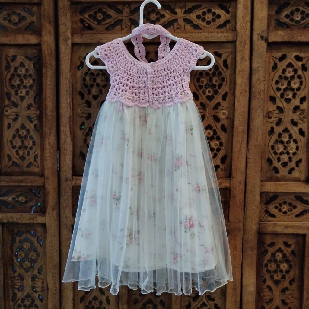 Sweet Elegance: Handmade Soft Pink Crochet Bodice Dress with Floral Accents - 3