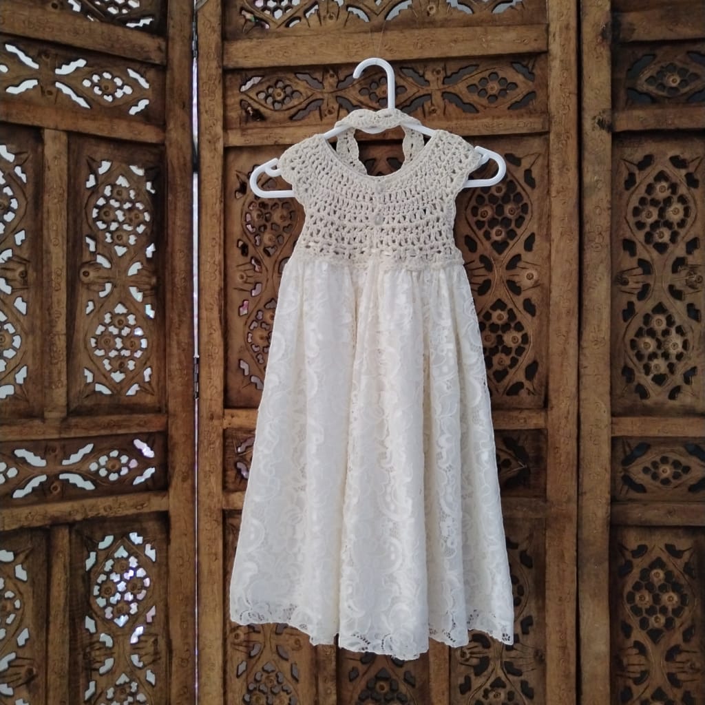 Timeless Elegance: Vintage Crochet Dress with Lace and Floral Accents – Cream - 4