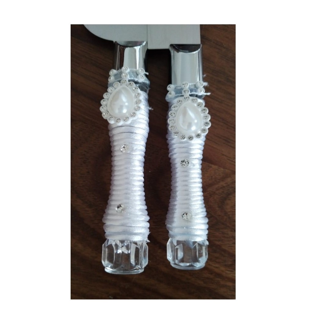 Elegant Bliss: Wedding Cake Server Set & Champagne Flutes - 3